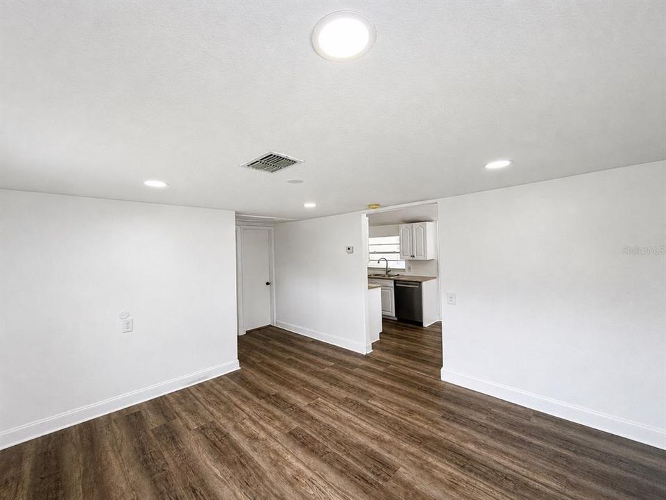 For Rent: $1,600 (2 beds, 1 baths, 669 Square Feet)