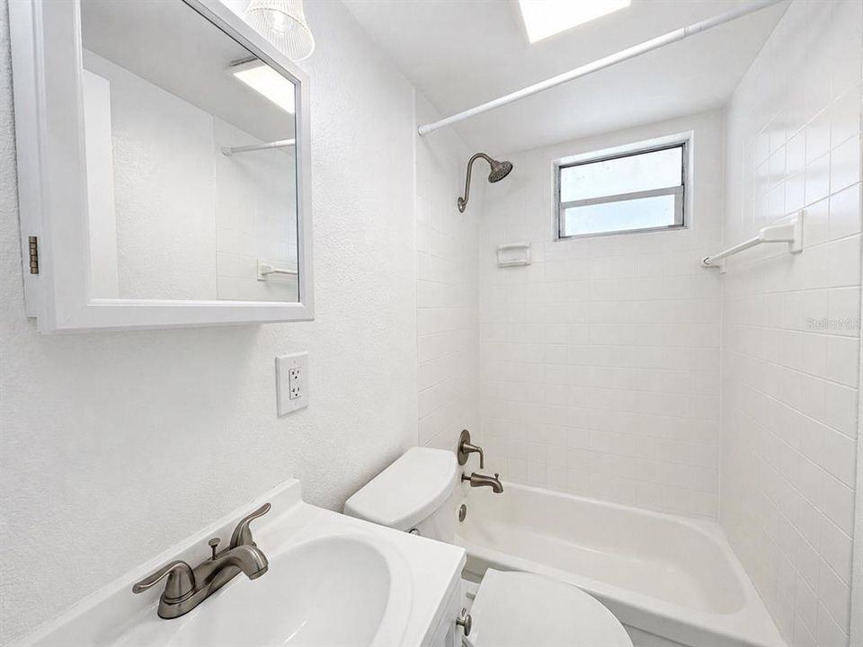 For Rent: $1,600 (2 beds, 1 baths, 669 Square Feet)