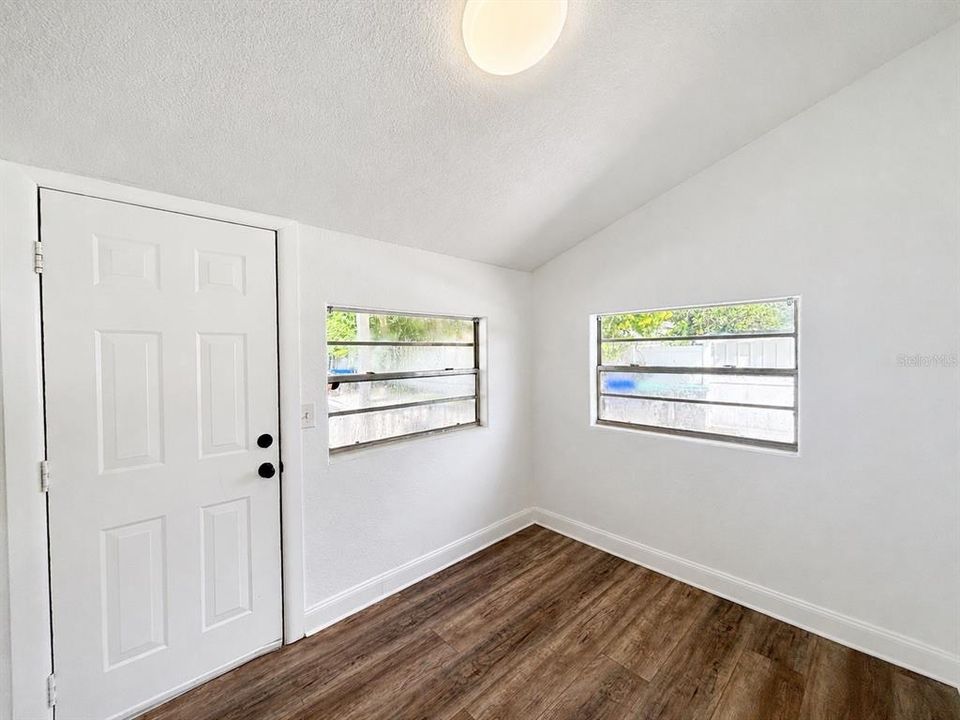 For Rent: $1,600 (2 beds, 1 baths, 669 Square Feet)