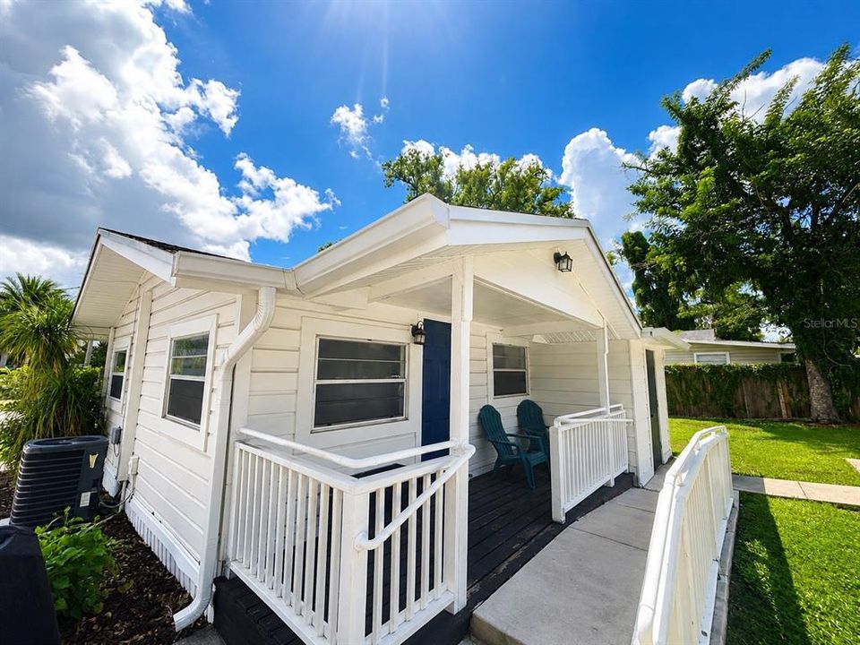 For Rent: $1,600 (2 beds, 1 baths, 669 Square Feet)