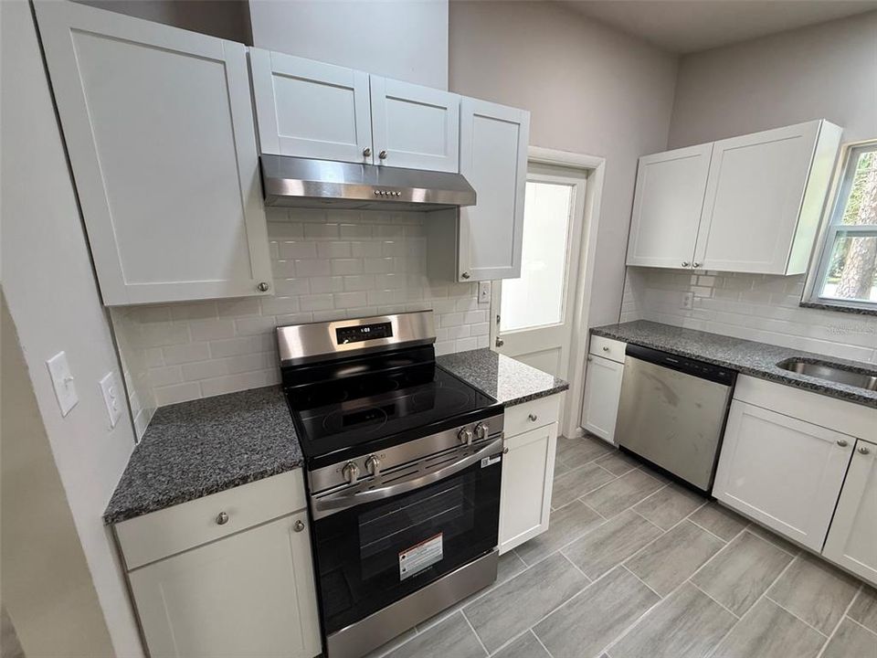 For Sale: $260,000 (3 beds, 2 baths, 1528 Square Feet)