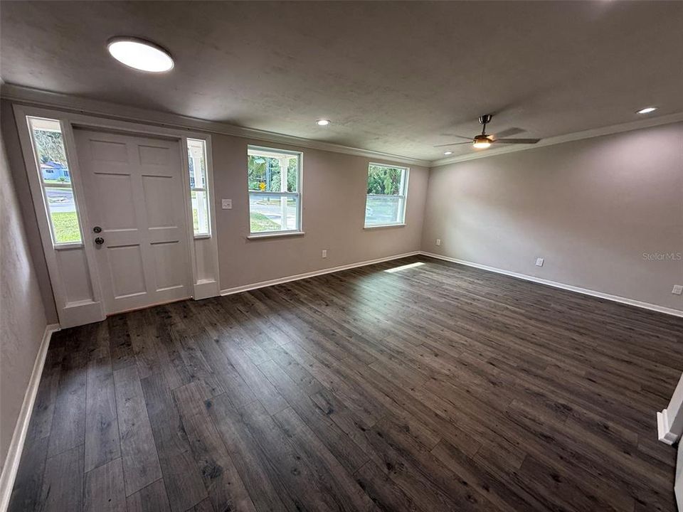 For Sale: $260,000 (3 beds, 2 baths, 1528 Square Feet)