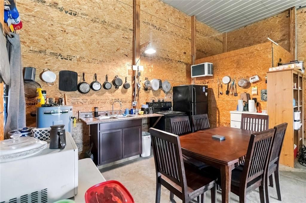 En Venta: $1,250,000 (9.36 acres)