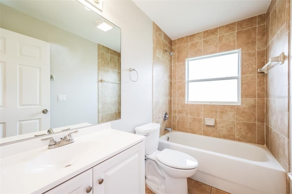 В аренду: $1,325 (3 спален, 2 ванн, 1048 Квадратных фут)