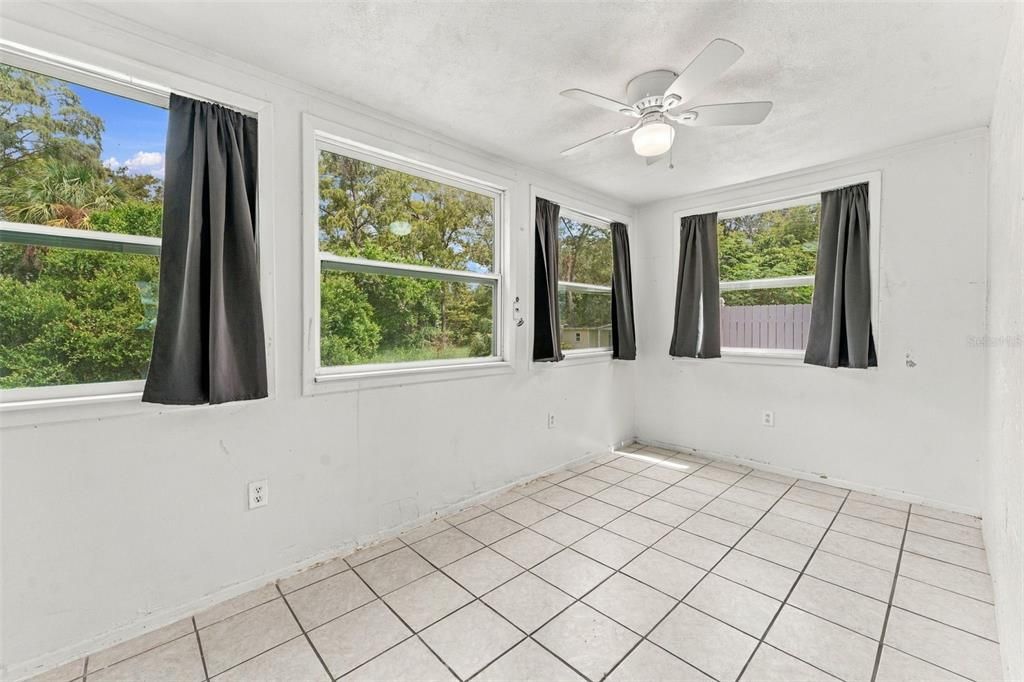 For Sale: $214,900 (3 beds, 2 baths, 1082 Square Feet)