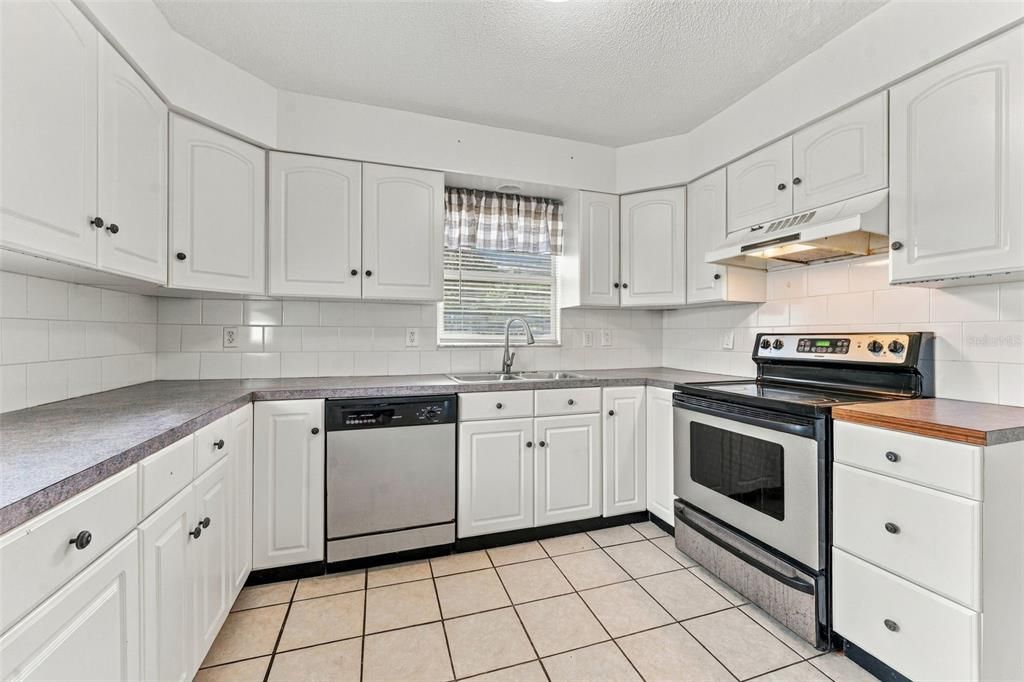 For Sale: $214,900 (3 beds, 2 baths, 1082 Square Feet)