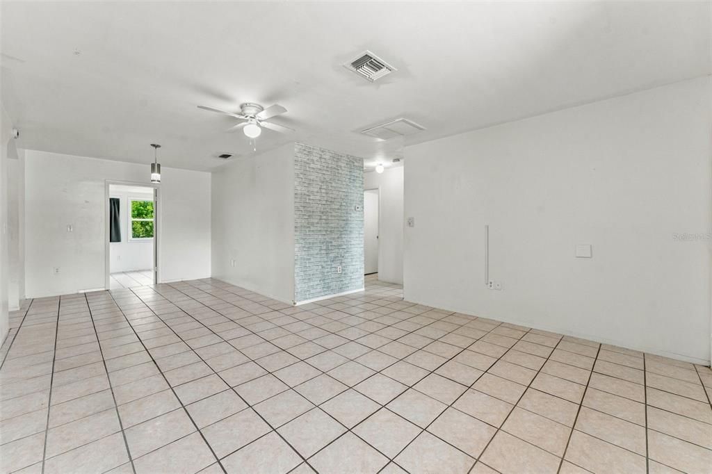 For Sale: $214,900 (3 beds, 2 baths, 1082 Square Feet)