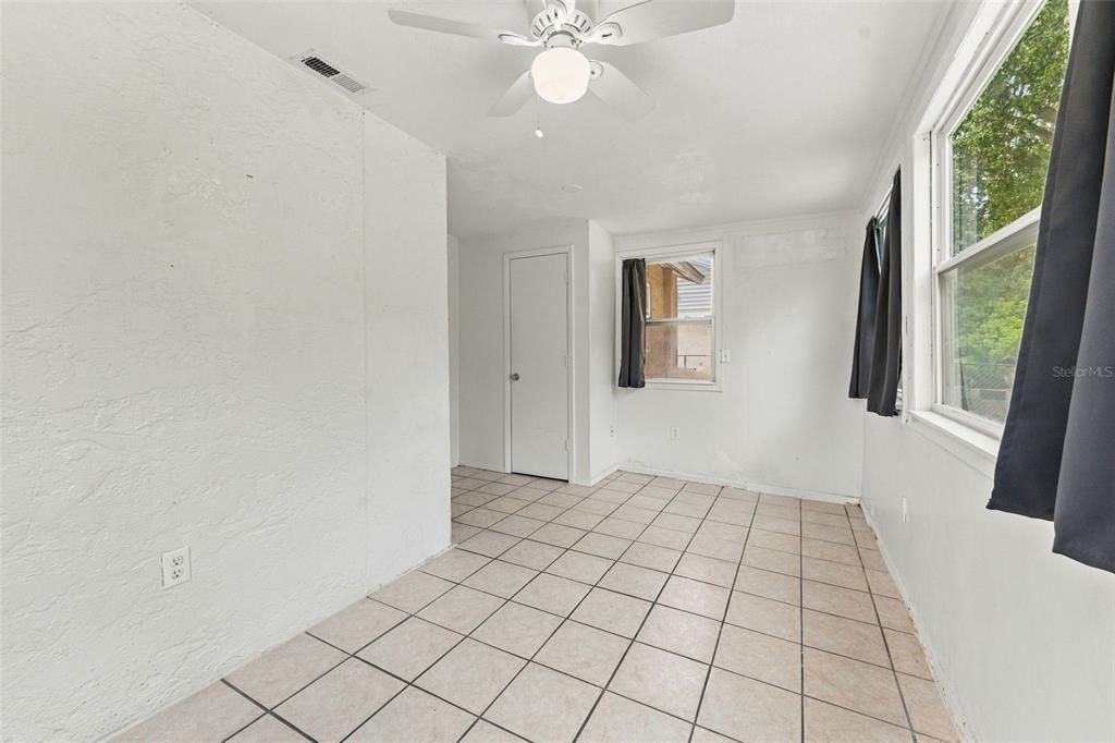 For Sale: $214,900 (3 beds, 2 baths, 1082 Square Feet)