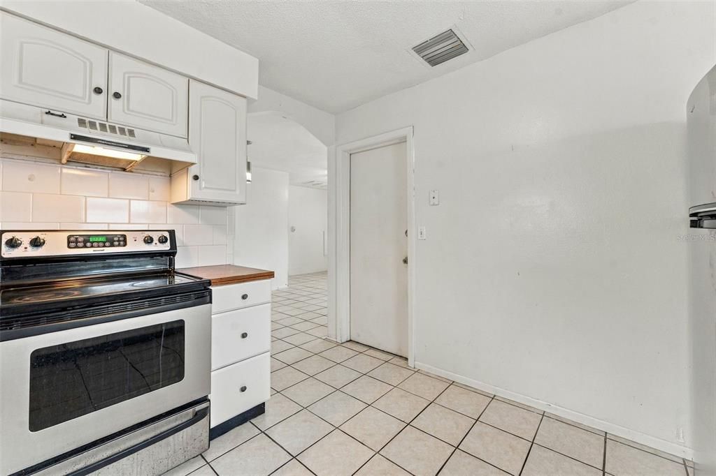 For Sale: $214,900 (3 beds, 2 baths, 1082 Square Feet)