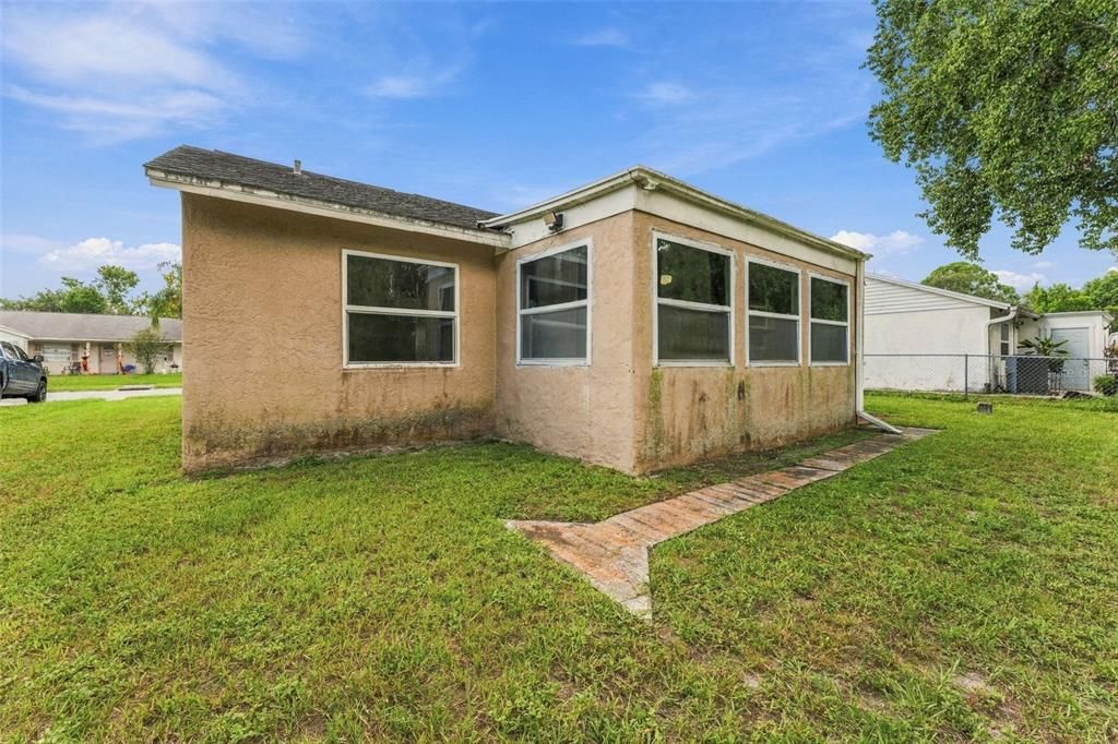 For Sale: $214,900 (3 beds, 2 baths, 1082 Square Feet)