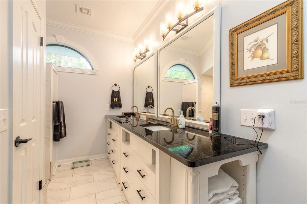 For Sale: $549,000 (3 beds, 3 baths, 2214 Square Feet)
