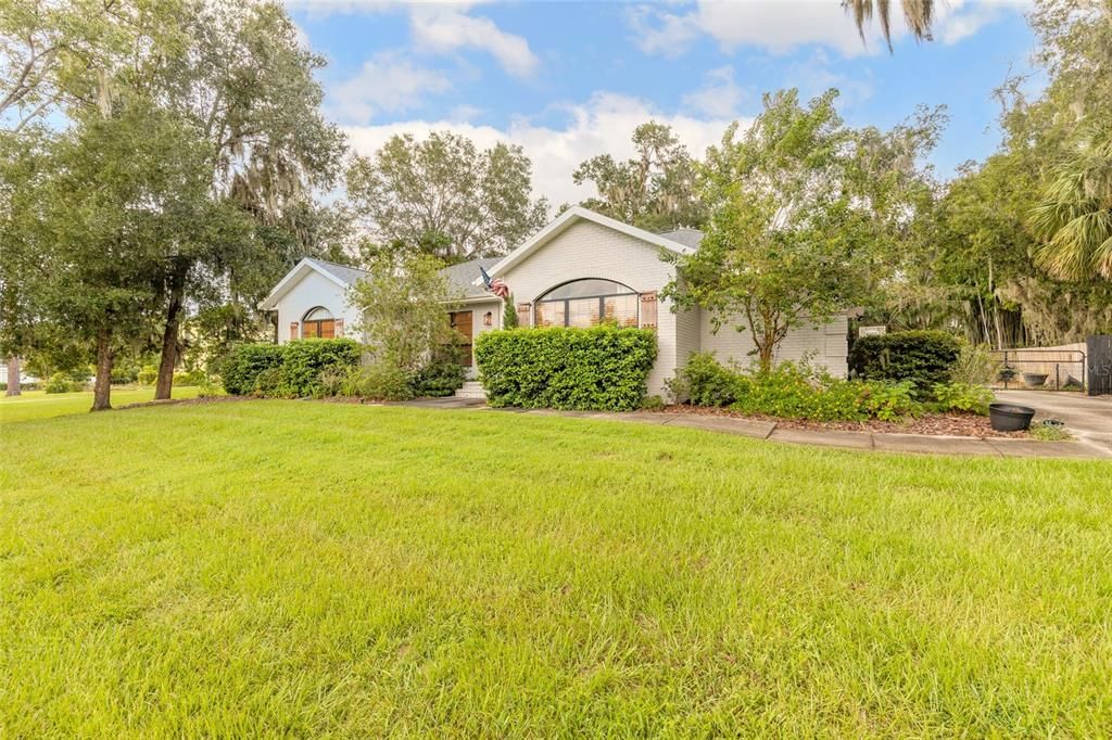 For Sale: $549,000 (3 beds, 3 baths, 2214 Square Feet)