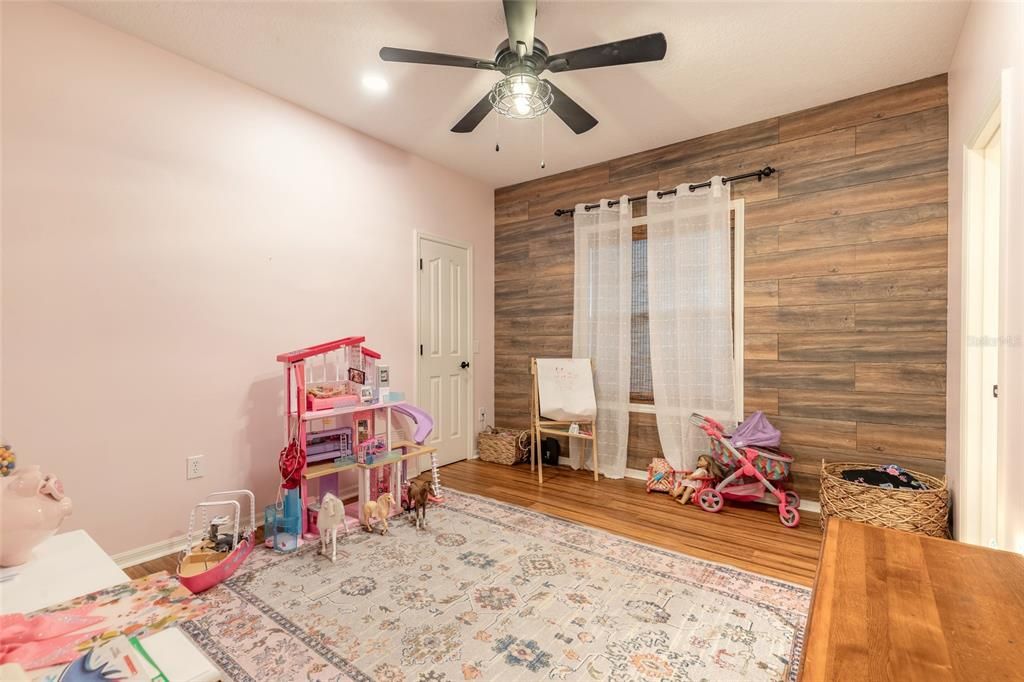 For Sale: $549,000 (3 beds, 3 baths, 2214 Square Feet)