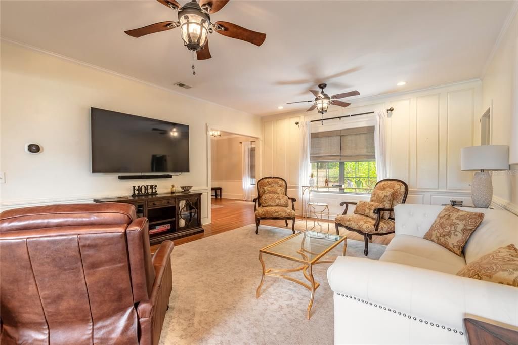 For Sale: $549,000 (3 beds, 3 baths, 2214 Square Feet)