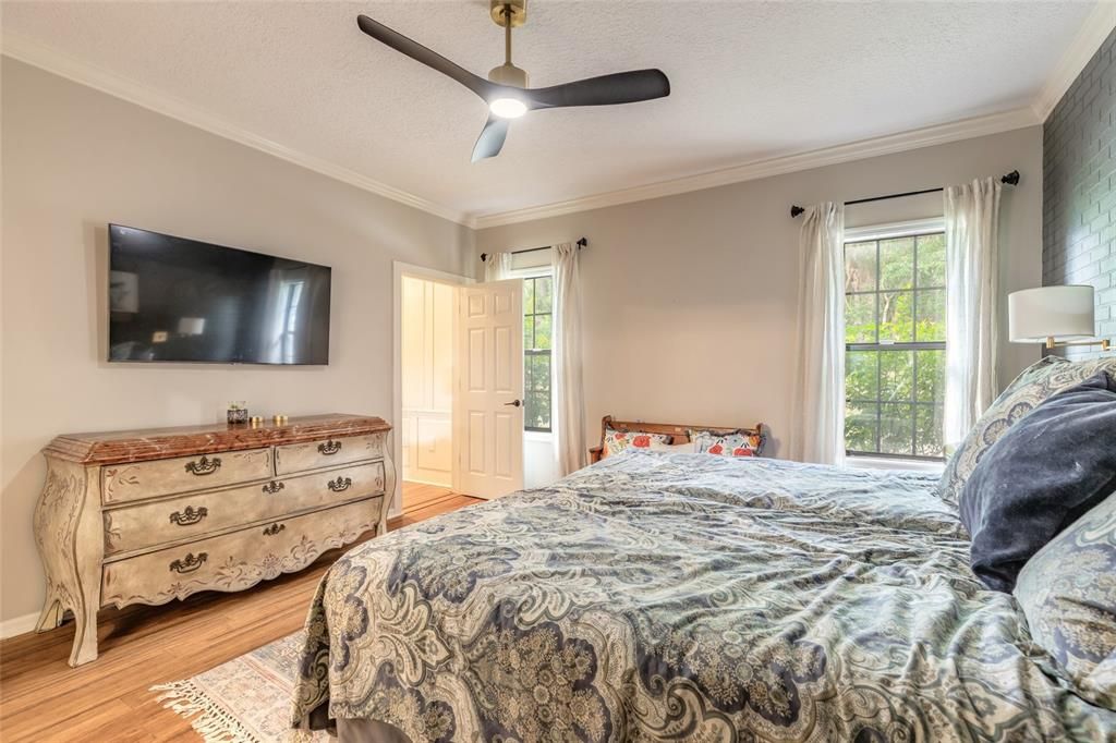 For Sale: $549,000 (3 beds, 3 baths, 2214 Square Feet)