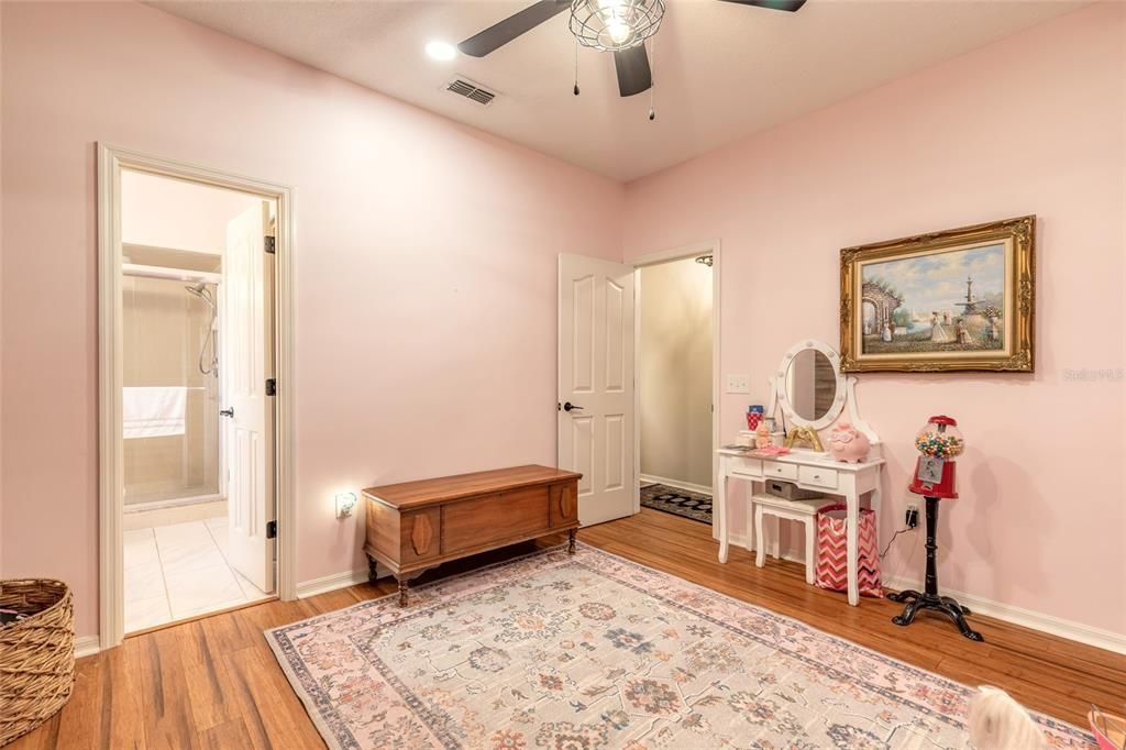 For Sale: $549,000 (3 beds, 3 baths, 2214 Square Feet)