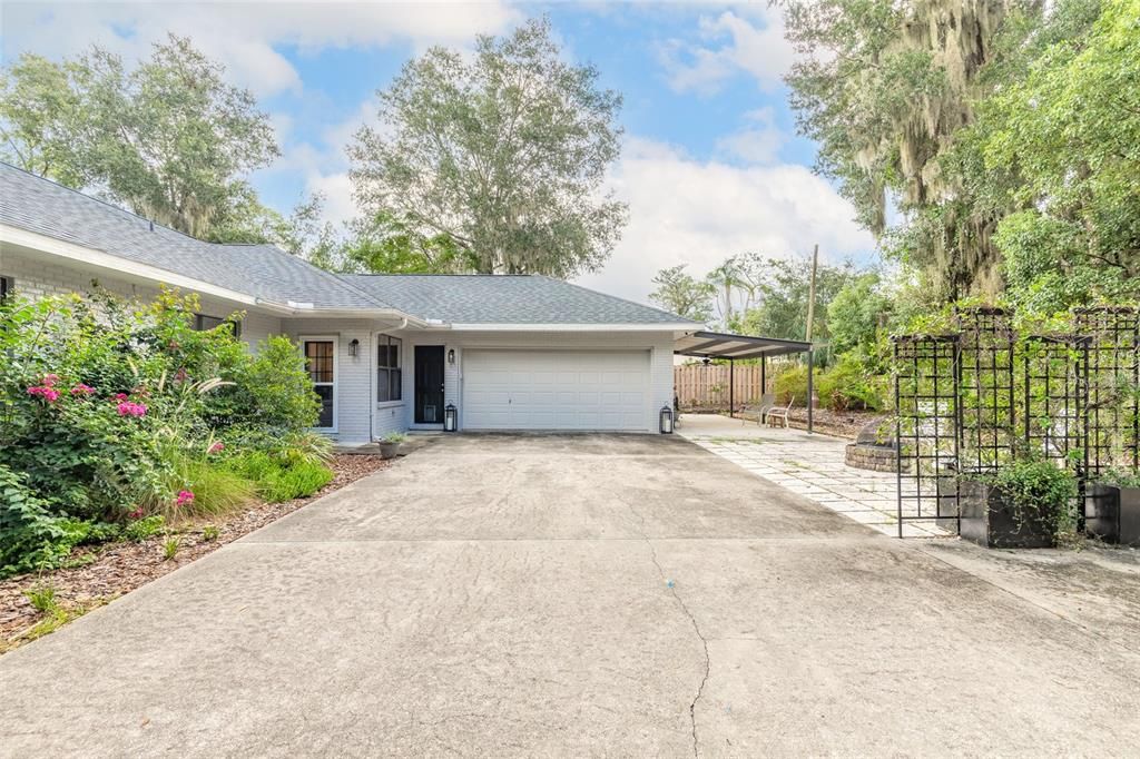 For Sale: $549,000 (3 beds, 3 baths, 2214 Square Feet)