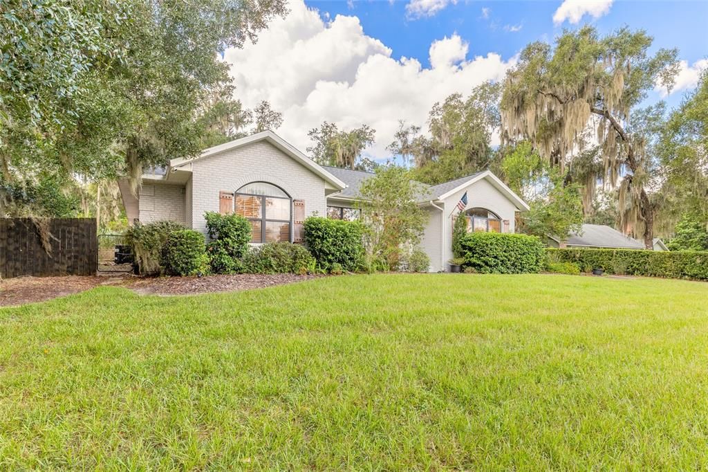 For Sale: $549,000 (3 beds, 3 baths, 2214 Square Feet)