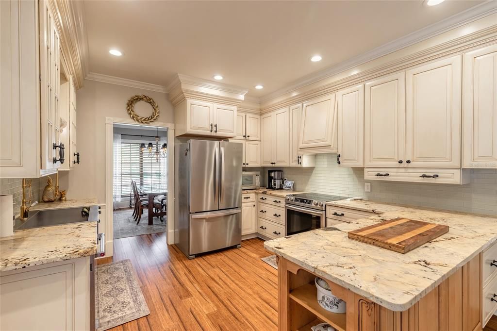 For Sale: $549,000 (3 beds, 3 baths, 2214 Square Feet)