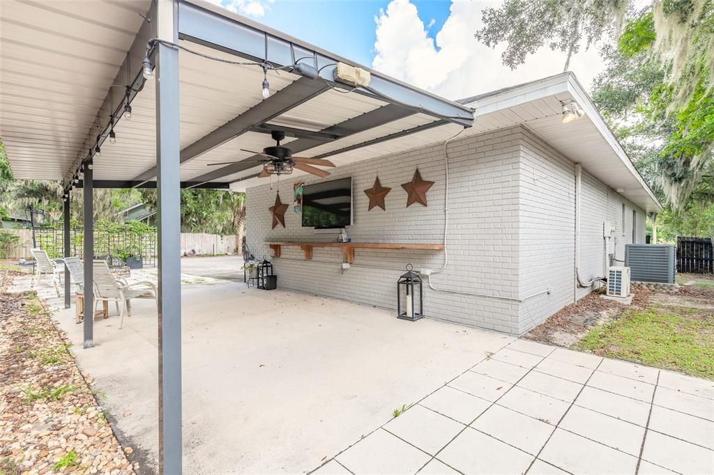 For Sale: $549,000 (3 beds, 3 baths, 2214 Square Feet)