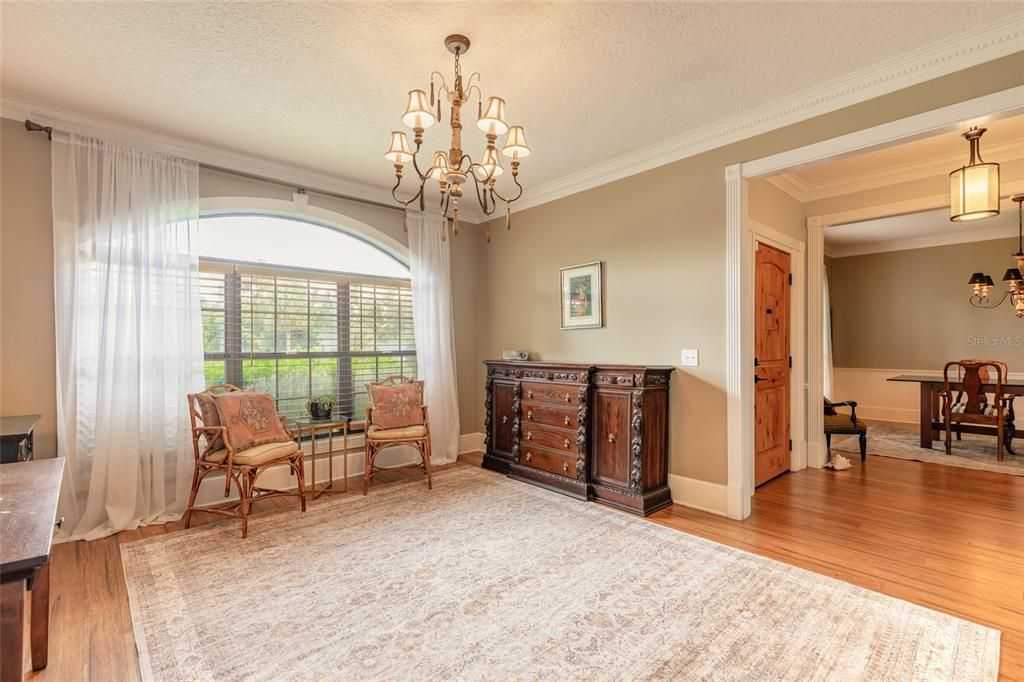 For Sale: $549,000 (3 beds, 3 baths, 2214 Square Feet)