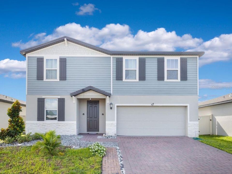 For Rent: $2,200 (4 beds, 2 baths, 2364 Square Feet)