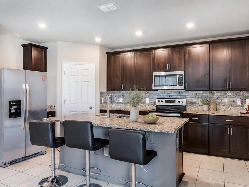 For Rent: $2,200 (4 beds, 2 baths, 2364 Square Feet)