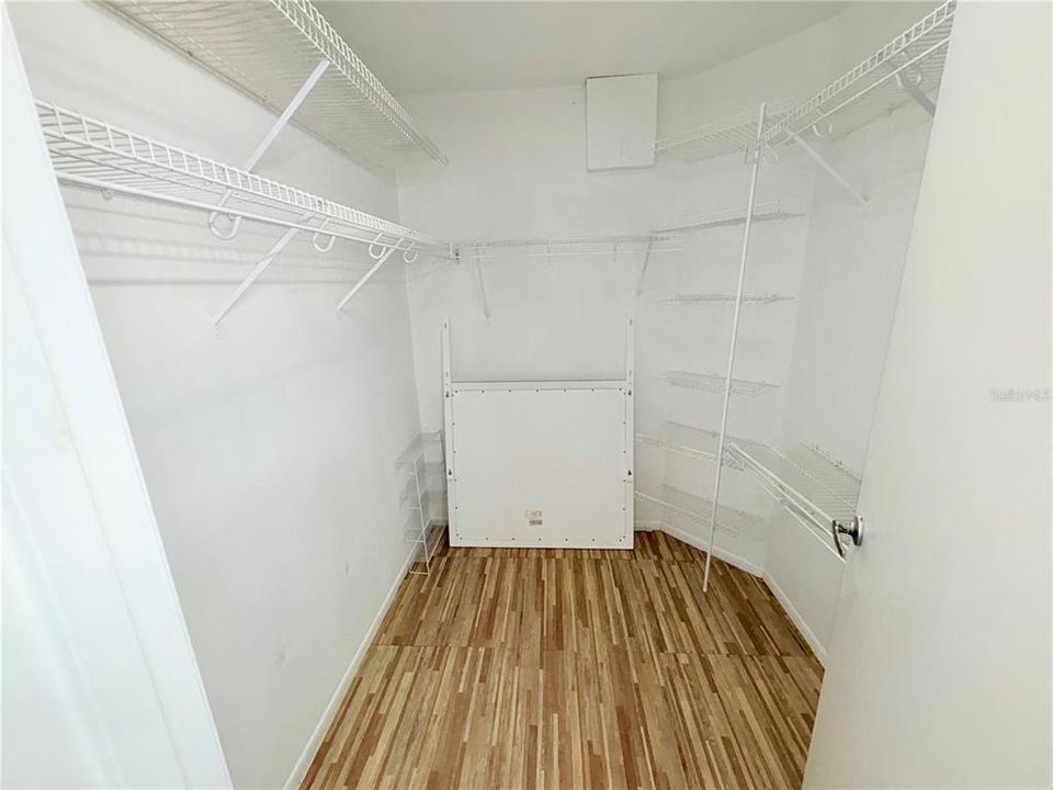 На продажу: $380,000 (4 спален, 2 ванн, 2327 Квадратных фут)