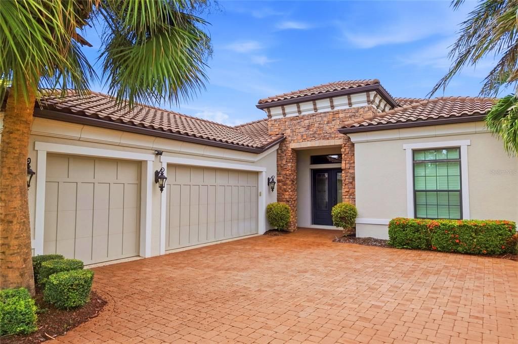 : $1,425,000 (3 beds, 3 baths, 2875 Square Feet)