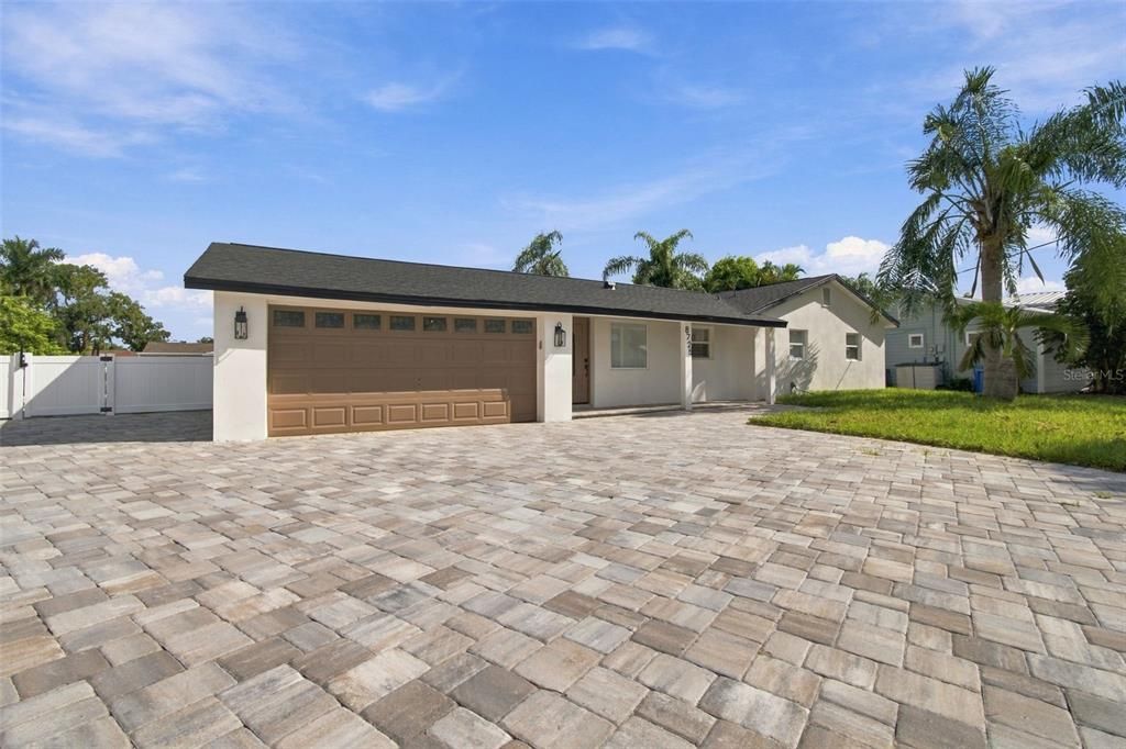 For Sale: $795,000 (3 beds, 4 baths, 1970 Square Feet)