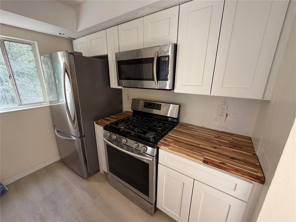For Sale: $99,000 (2 beds, 2 baths, 823 Square Feet)