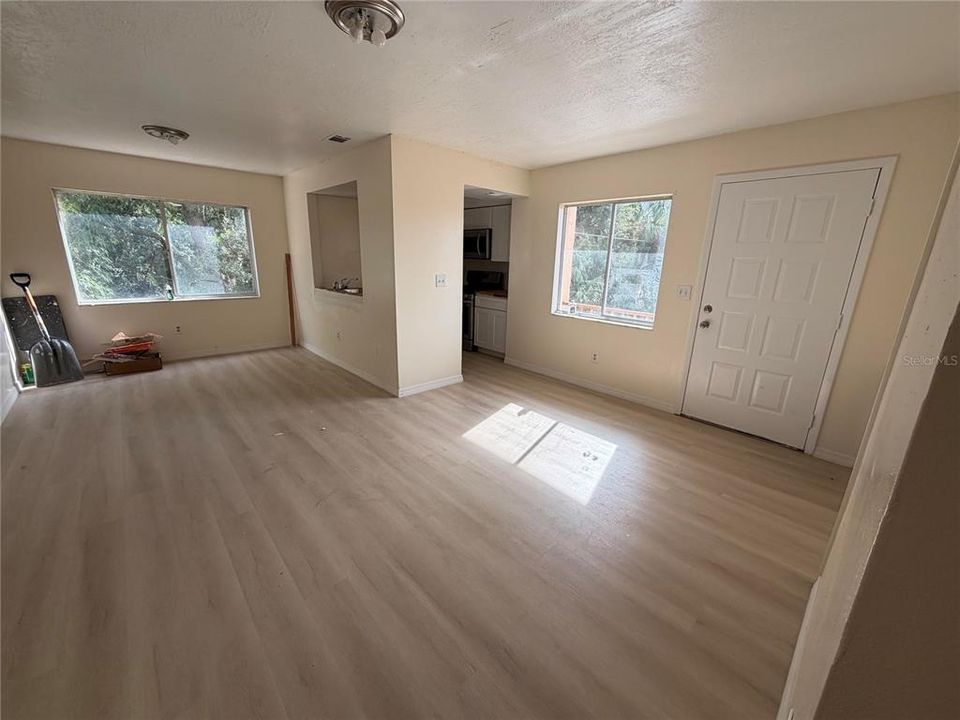 For Sale: $99,000 (2 beds, 2 baths, 823 Square Feet)