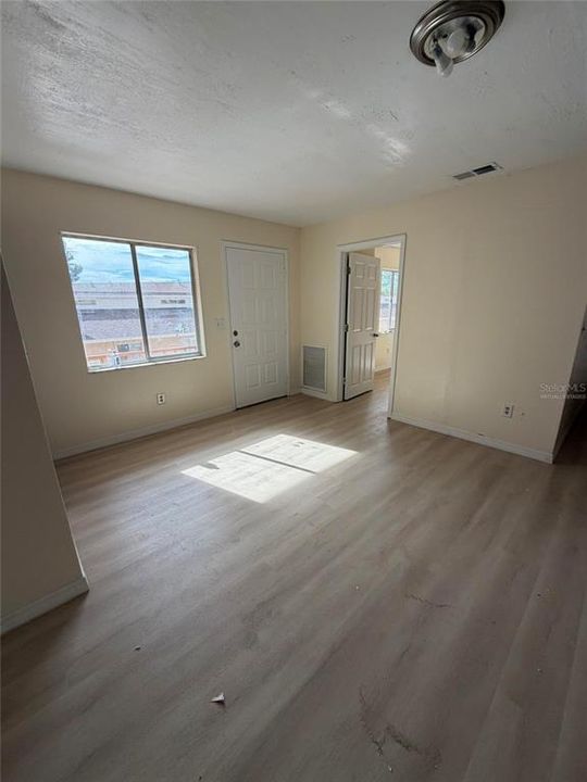 For Sale: $99,000 (2 beds, 2 baths, 823 Square Feet)
