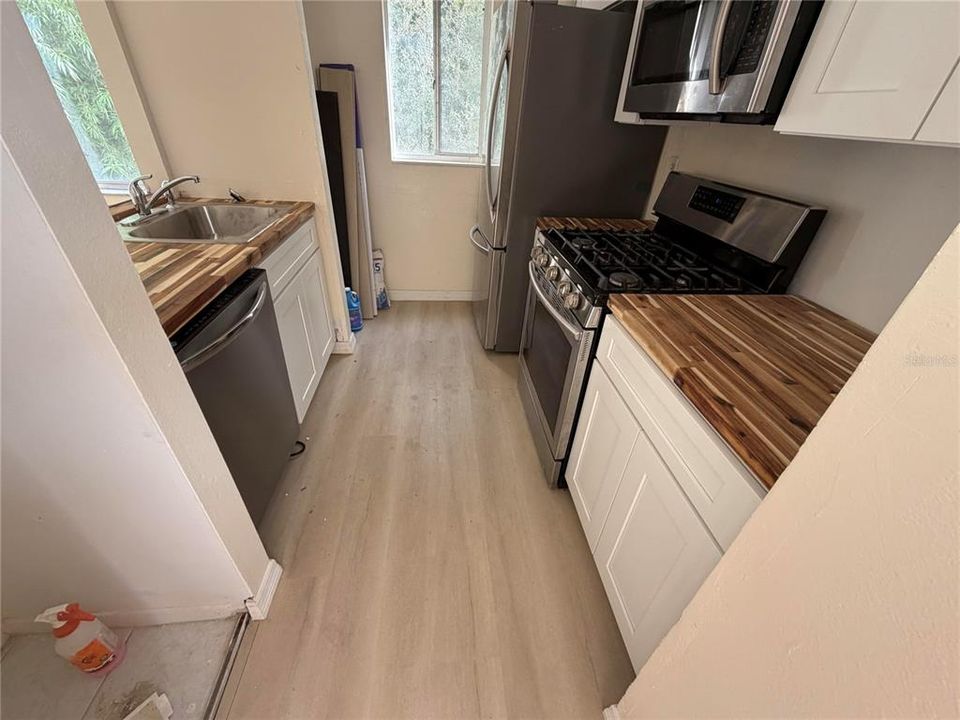 For Sale: $99,000 (2 beds, 2 baths, 823 Square Feet)