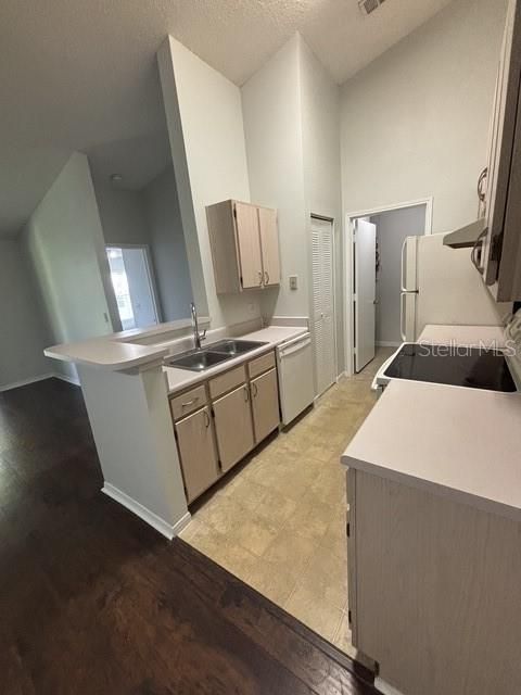 В аренду: $1,495 (2 спален, 2 ванн, 899 Квадратных фут)