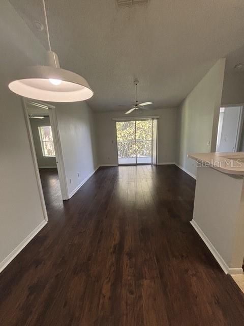 В аренду: $1,495 (2 спален, 2 ванн, 899 Квадратных фут)