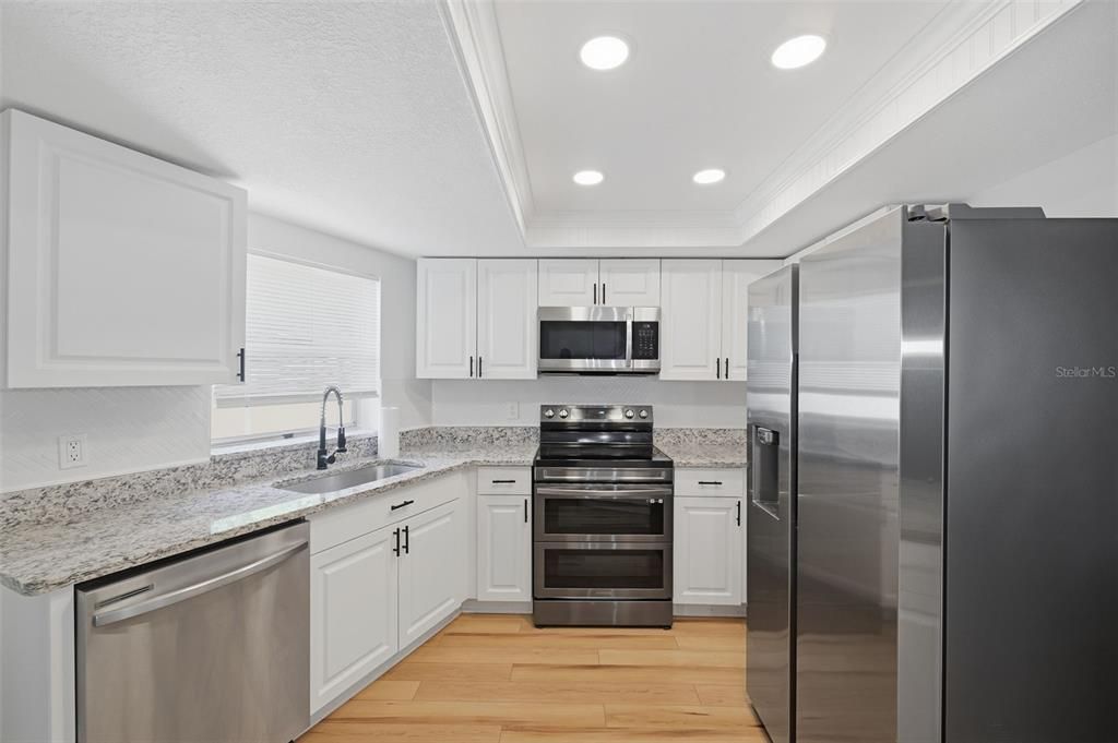 For Sale: $299,000 (2 beds, 2 baths, 1117 Square Feet)