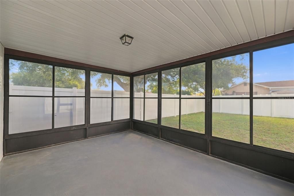 For Sale: $299,000 (2 beds, 2 baths, 1117 Square Feet)