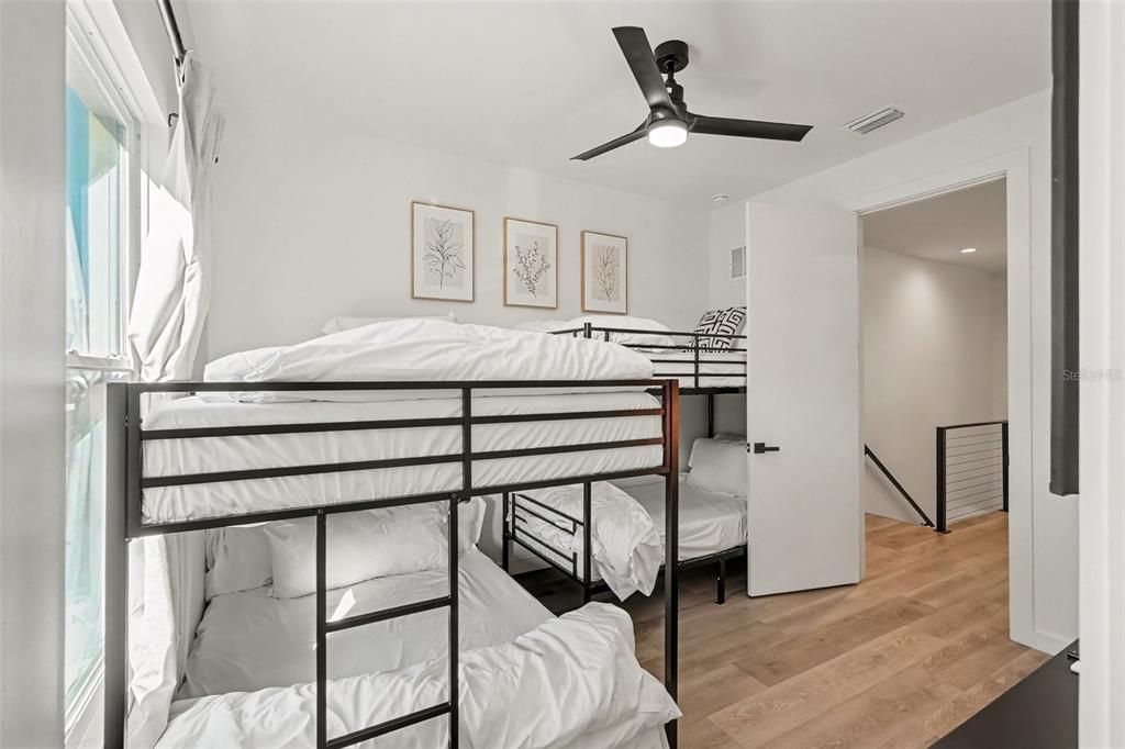 En Venta: $799,900 (3 camas, 3 baños, 2144 Pies cuadrados)
