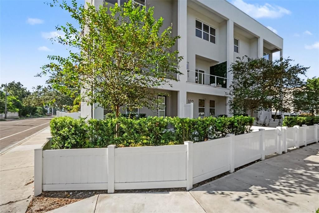 En Venta: $799,900 (3 camas, 3 baños, 2144 Pies cuadrados)