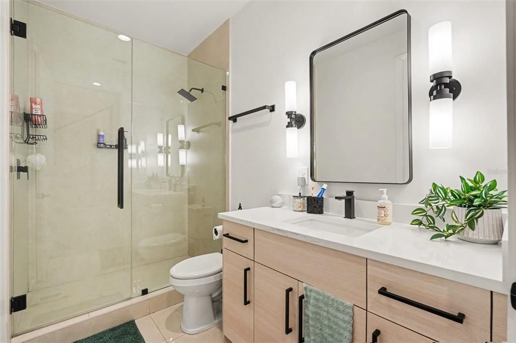 En Venta: $799,900 (3 camas, 3 baños, 2144 Pies cuadrados)