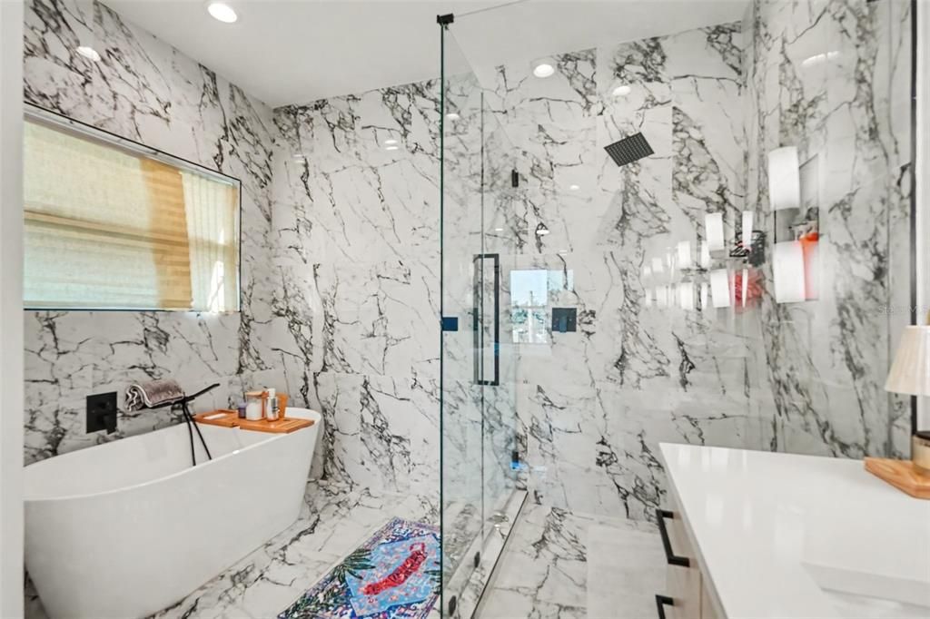 En Venta: $799,900 (3 camas, 3 baños, 2144 Pies cuadrados)