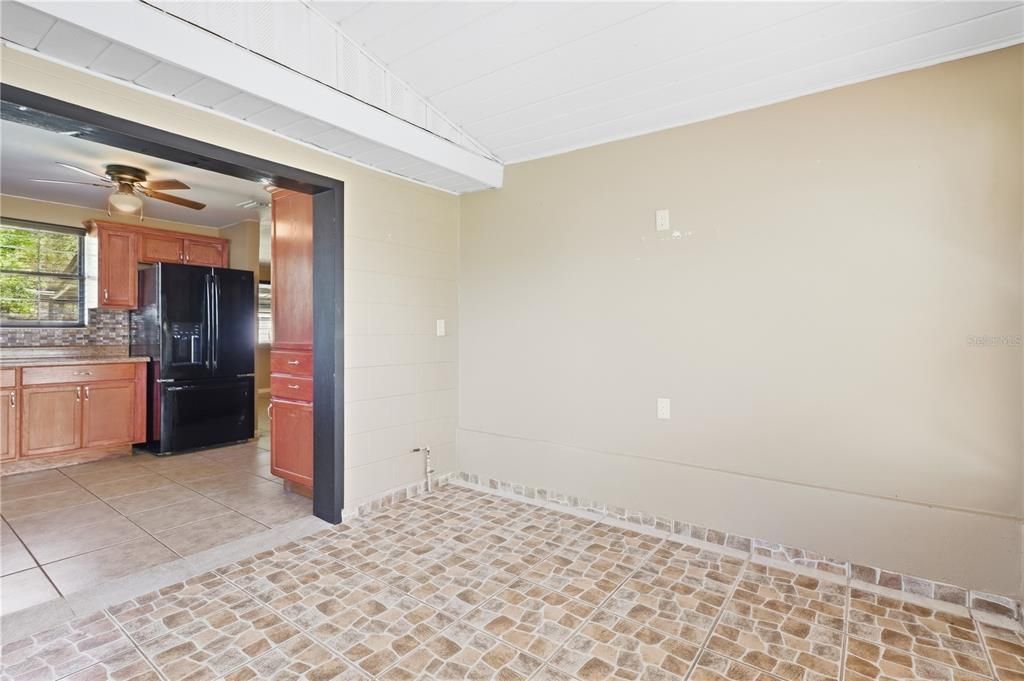 На продажу: $189,900 (3 спален, 2 ванн, 1153 Квадратных фут)