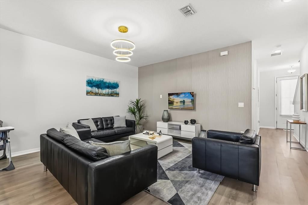 En Venta: $469,900 (4 camas, 4 baños, 2090 Pies cuadrados)