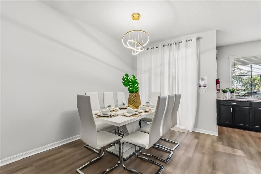 En Venta: $469,900 (4 camas, 4 baños, 2090 Pies cuadrados)