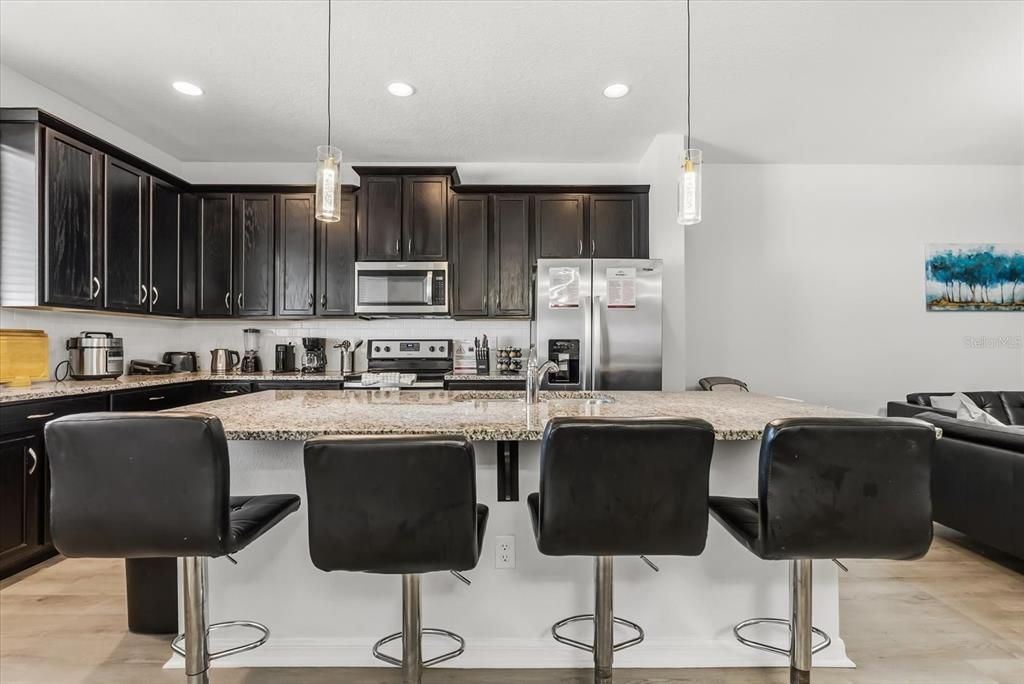 En Venta: $469,900 (4 camas, 4 baños, 2090 Pies cuadrados)