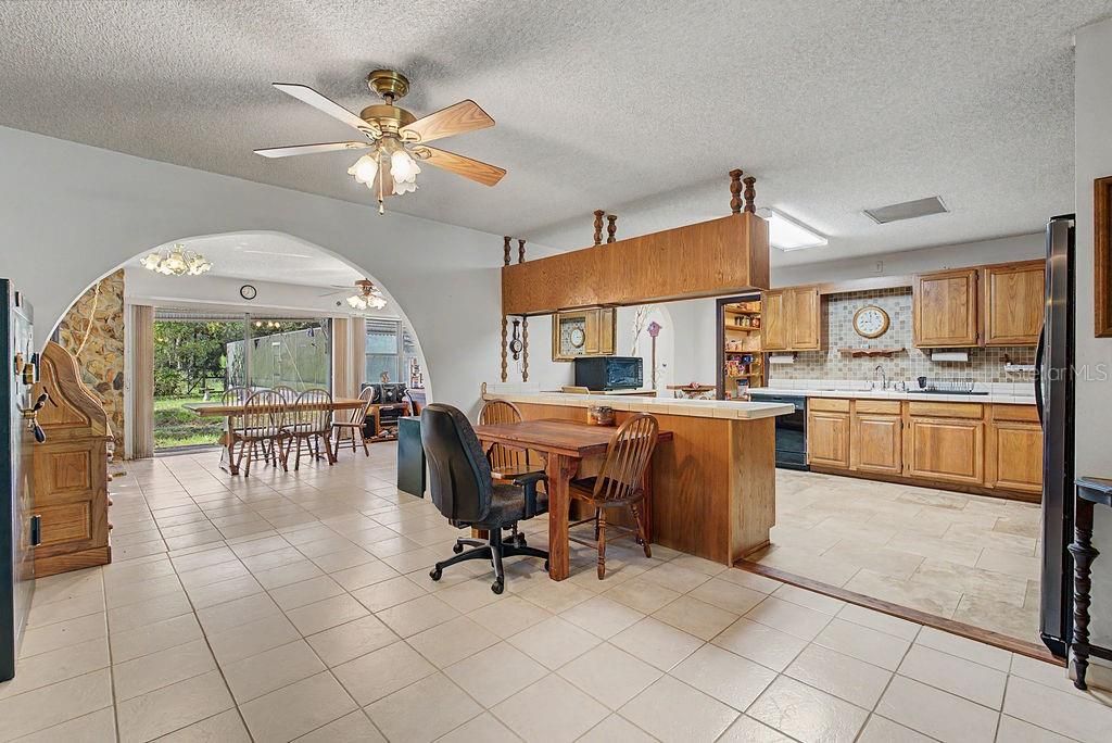 En Venta: $329,900 (3 camas, 2 baños, 2000 Pies cuadrados)