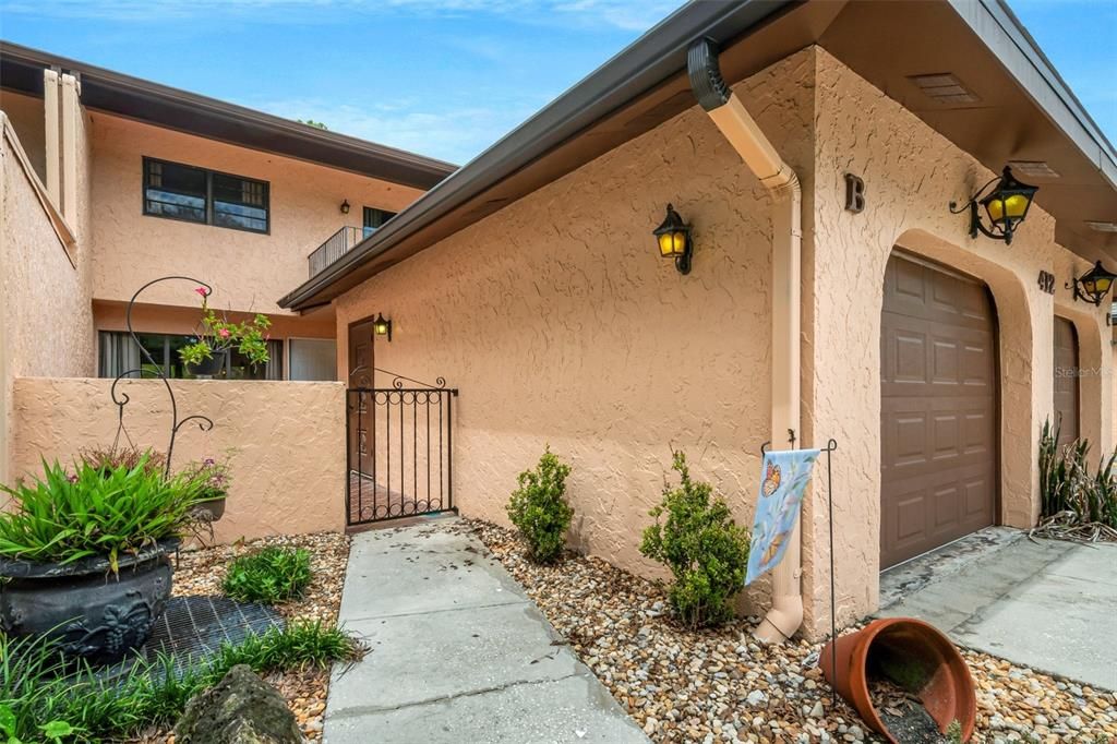 For Rent: $2,100 (2 beds, 2 baths, 2288 Square Feet)