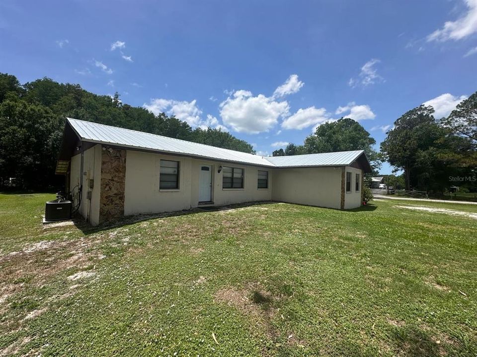 For Sale: $439,000 (3 beds, 2 baths, 1944 Square Feet)