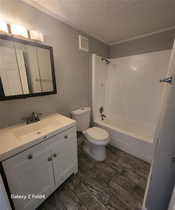 For Rent: $1,095 (1 beds, 1 baths, 850 Square Feet)